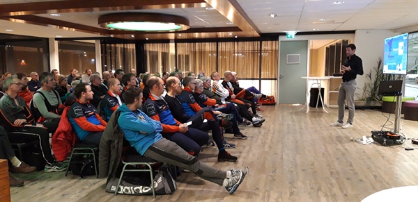 Bijscholing door Gianni Romme, De Start